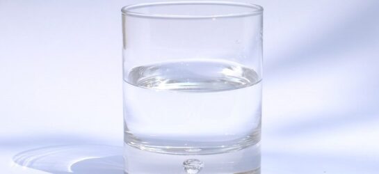 Glas Wasser