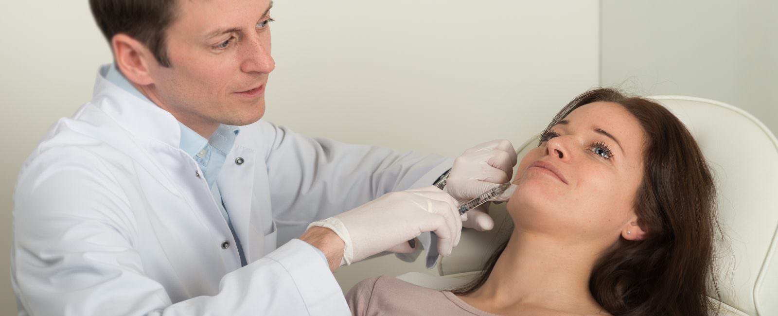 Lip spraying Vienna with hyaluronic acid at Dermacare