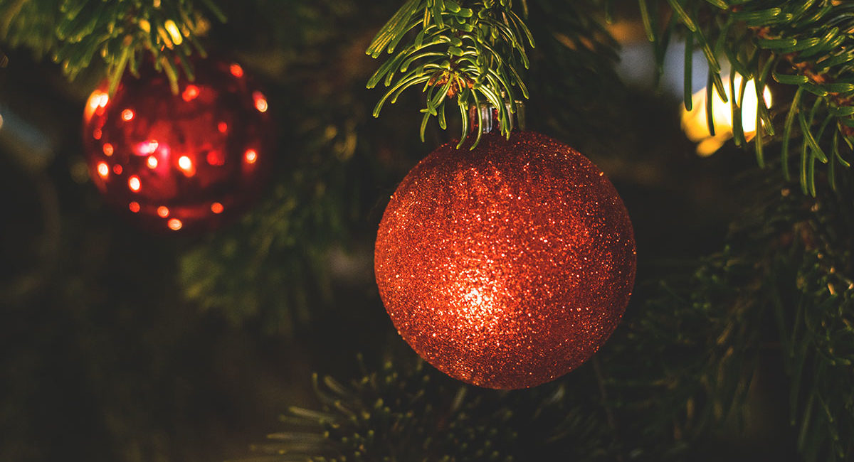 Rote Christbaumkugeln
