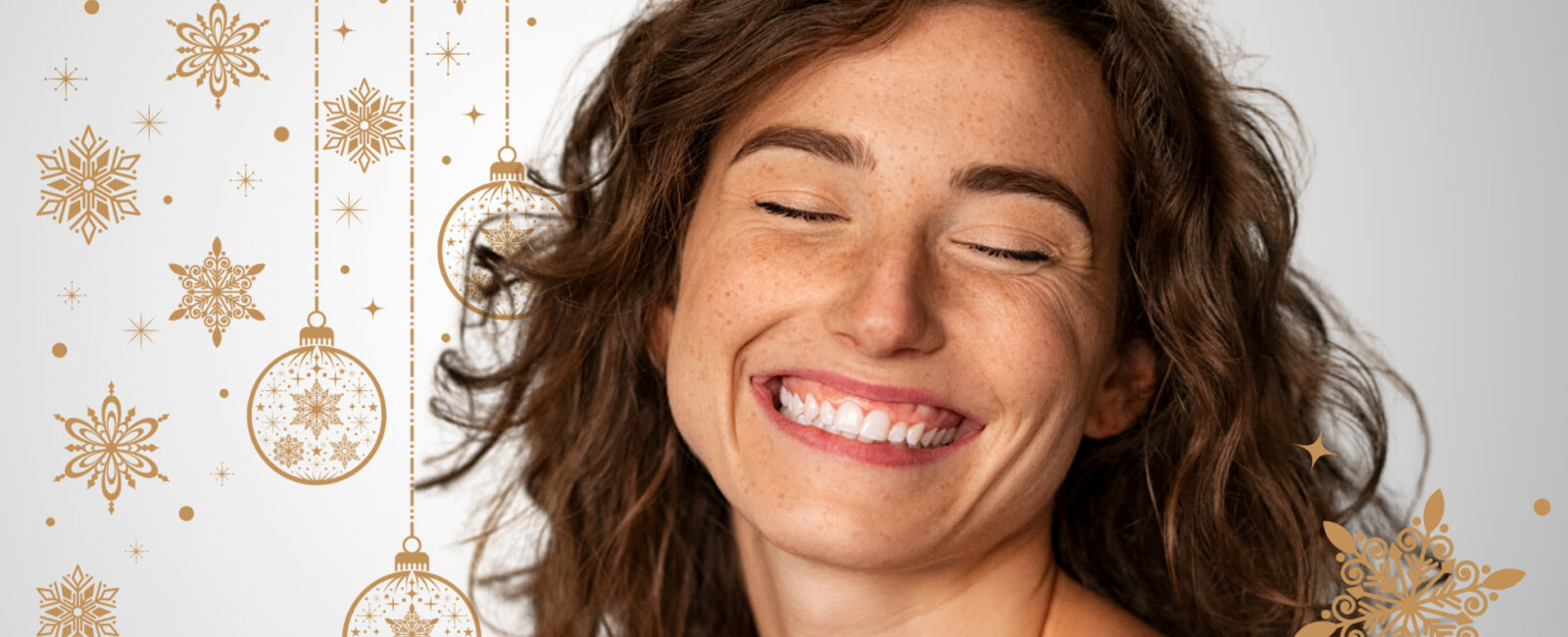 Auf dem Bild ist eine Frau zu sehen die sich auf ihren Christmas Glow-up bei Dermacare Wien freut. Endlich bekommt sie ihre strahlende Haut zurück.